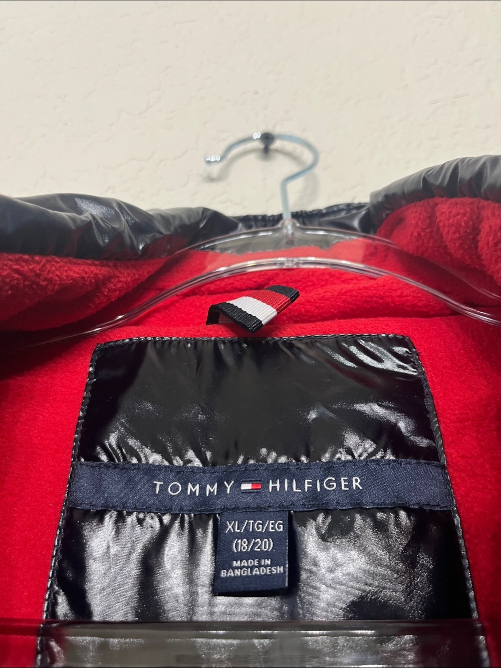 Tommy Hilfiger Youth Big Boy XL 18/20 Black Puffer with Red Hood Lining - Picture 2 of 13